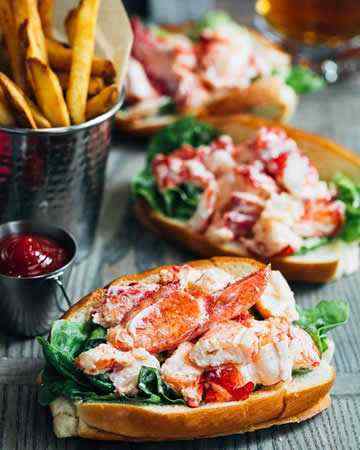 americanmainelobsterroll2