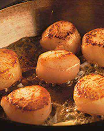 canadian-quebec-maplesearedscallopschorizokalamataoliveragoutpeacoulis