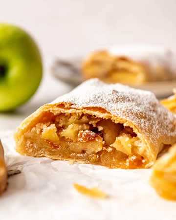 german-apfelstrudel