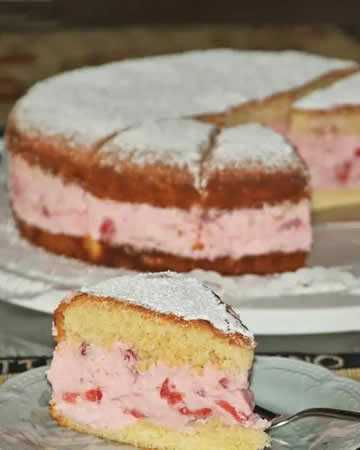german-strawberrycreamcake