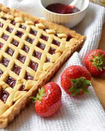 italian-crostataallaconfetturadifragole