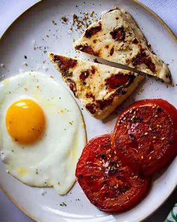 levantine-halloumifriedeggsgrilledtomato