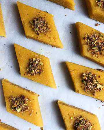 persian-almondcakesaffronrosewater