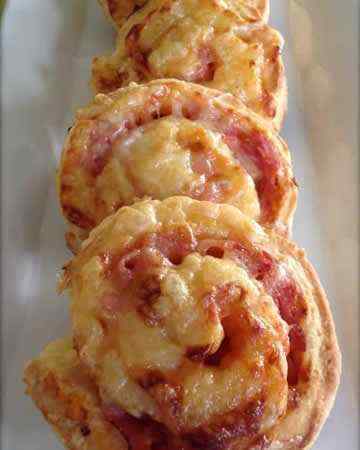 hawaiianpizzascrolls