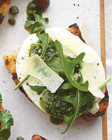 mozzerellapestoarugulaparmesanbruschetta