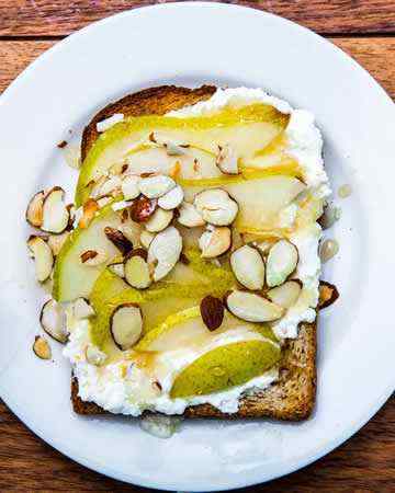 ricottatoastpearshoney