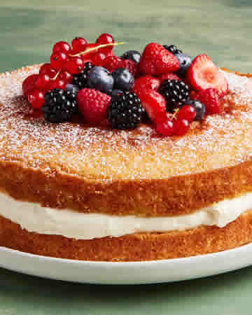 mascarponefilledcakesherriedberries