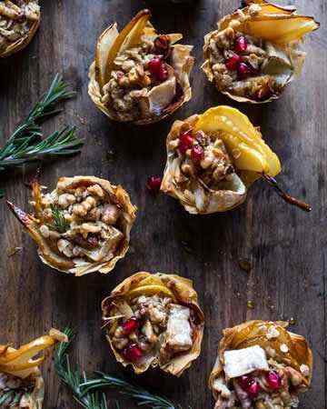bakedbrieproscuittohoneypearswalnuts