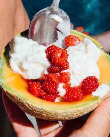 yogurtgranitamelonraspberries