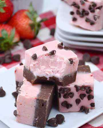 doubledeckerchocolatestrawberryfudge