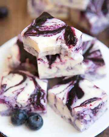whitechocolateblueberryfudge