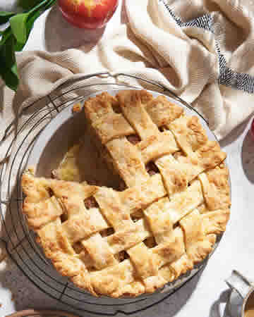 sausageapplepiecheddarcrust