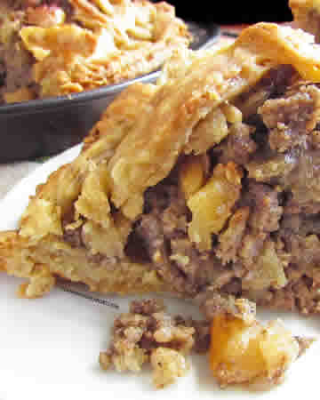 spicedsausageapplepie