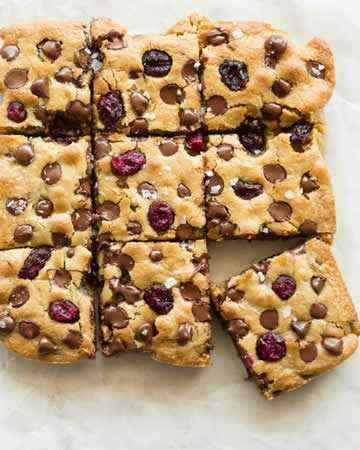 almondflourblondiescranberries