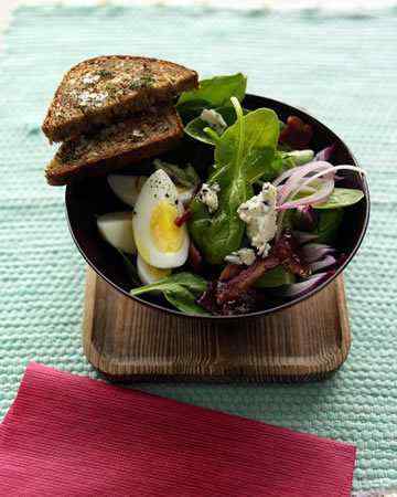 spinachsaladturkeybaconbluecheese