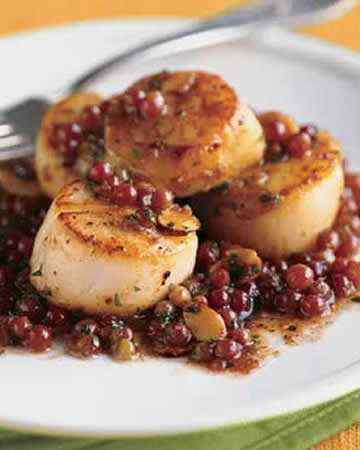 pansearedscallopschampagnegrapesalmonds