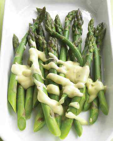 steamedasparagustarragoncreamsauce